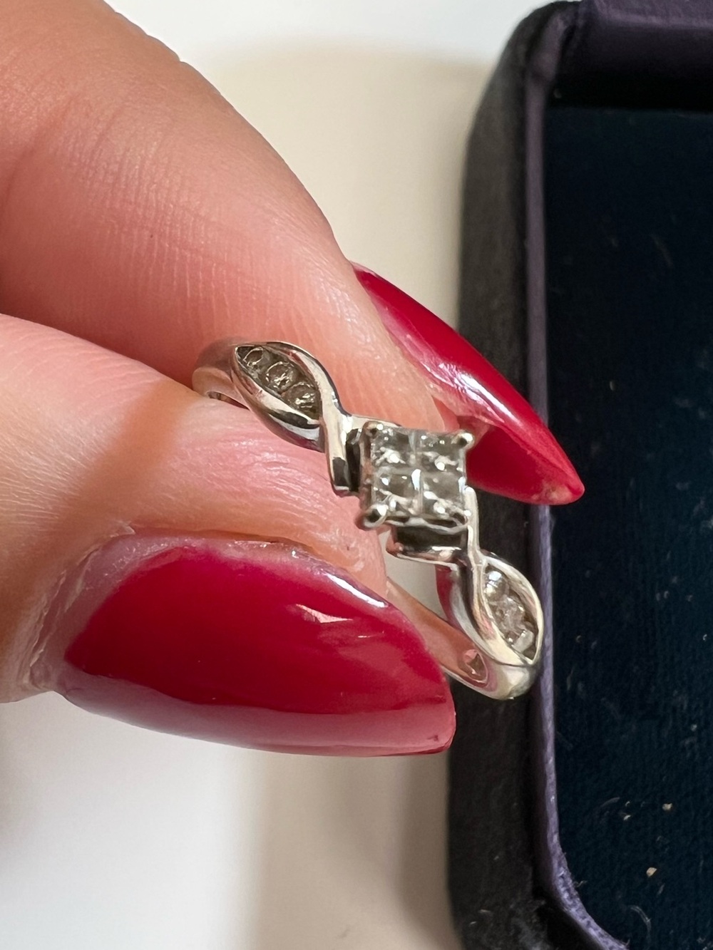 Classic 10K White Gold Twist Ring with Genuine Natural Diamonds